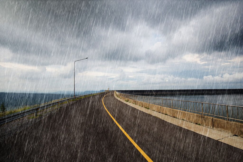 Carretera en excelente condiciones a pesar de la lluvia, una de las ventajas del pavimento asfáltico