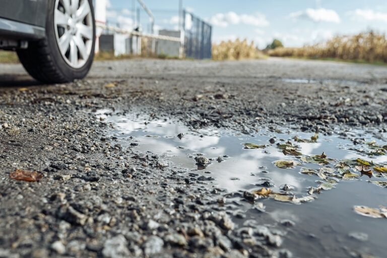 Top 5 señales que indican que una carretera necesita mantenimiento urgente